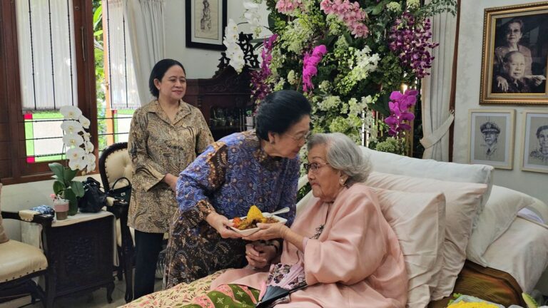 Kapolri Bertemu Megawati di HUT ke-100 Istri Hoegeng: Tunduk Hormat, Cium Tangan Sang Ketua Umum